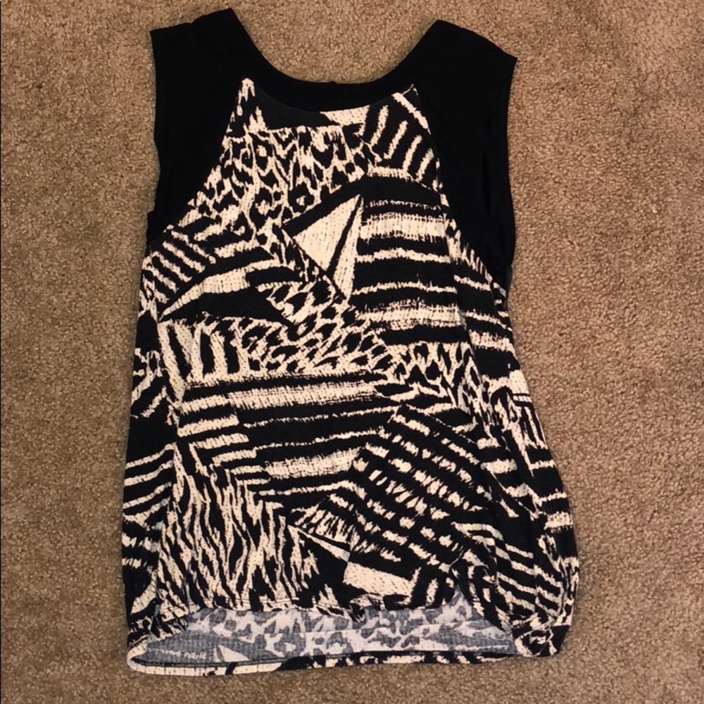Flowy Tank